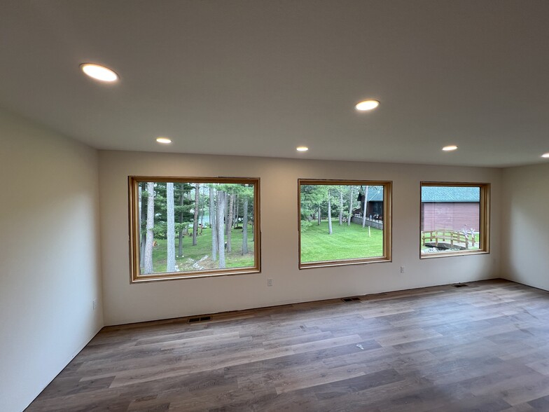 Building Photo - 716 Park Ave N