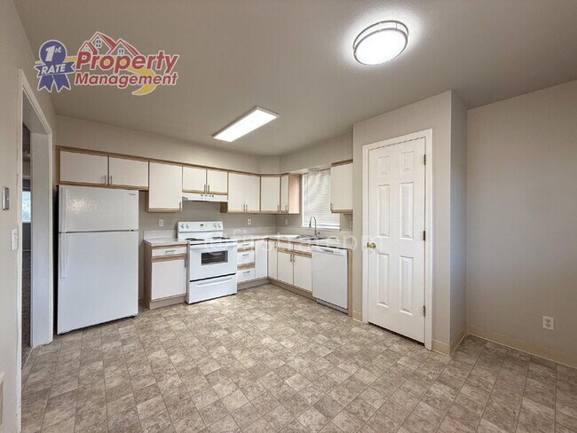 Building Photo - 5651 W Dorian Ln