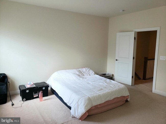 Building Photo - 2204 Shadmoor Dr