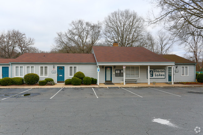 Building Photo - Sharon Lakes