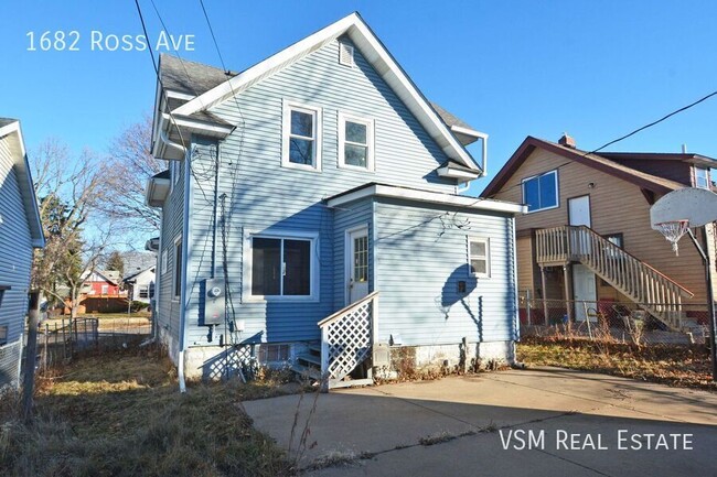 Building Photo - Beautiful 3 BD / 1 BA in St. Paul. single ...