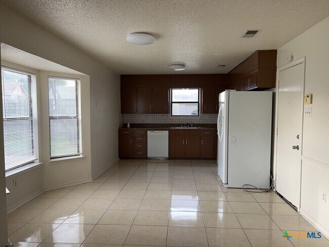 Building Photo - 3120 Panhandle Dr