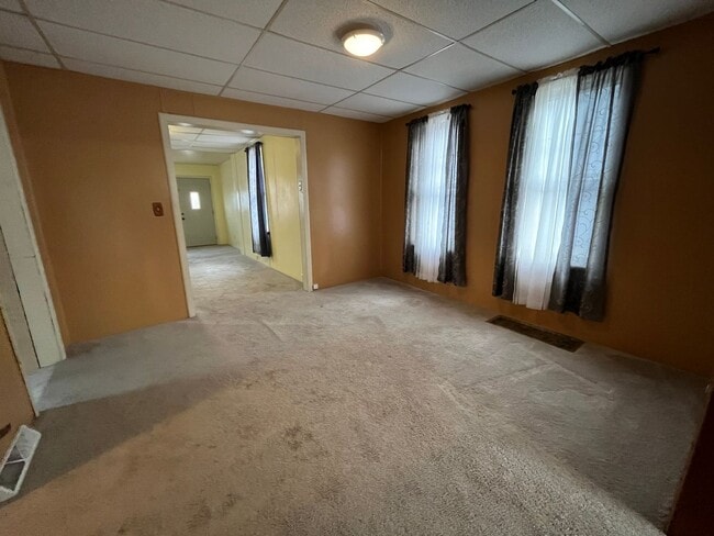 Building Photo - 158 5th St