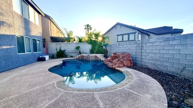 Building Photo - Five bedroom home in Henderson with downstairs bedroom and pool And Spa