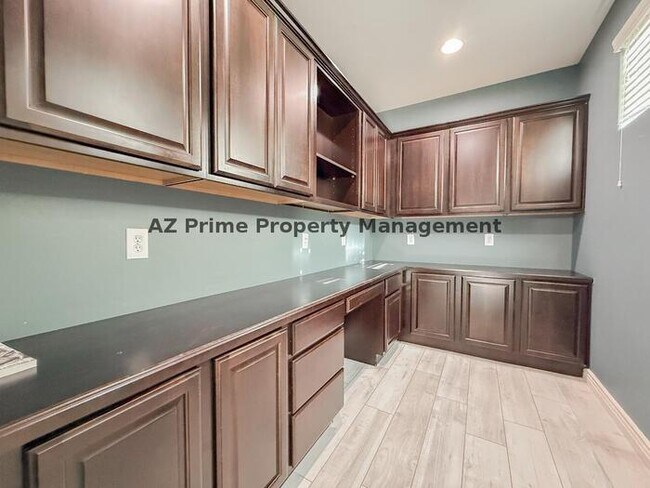 Building Photo - 18649 W Williams St