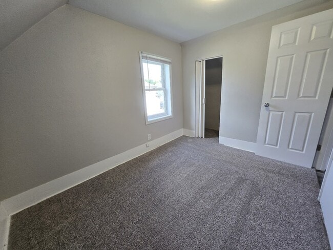 Building Photo - 317 6th Ave N