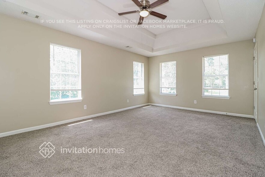 Building Photo - 532 Carriage Walk Ln