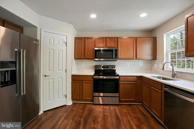 Building Photo - 6981 Linden Ave