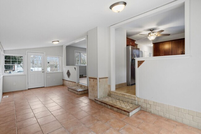 Building Photo - 20 Lake Ave