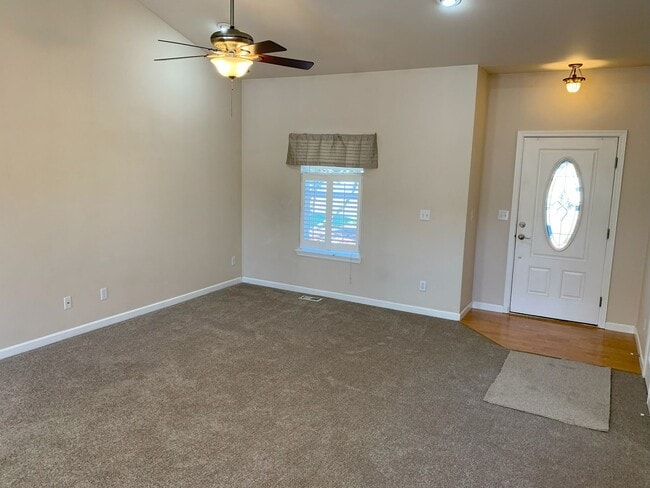 Building Photo - **Sunny Sequim**