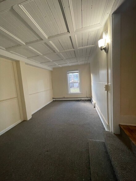 Building Photo - 45 1/2 Willow St