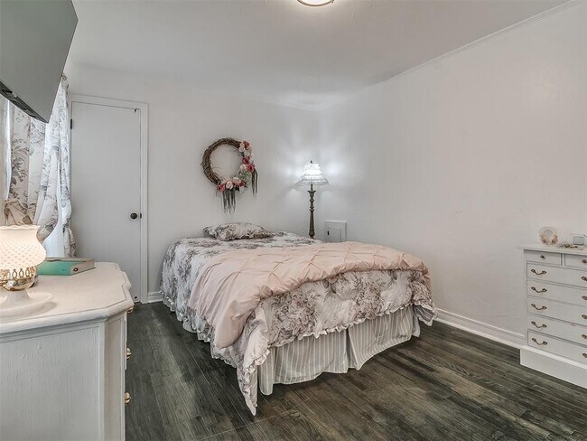 Building Photo - 621 N 16th St