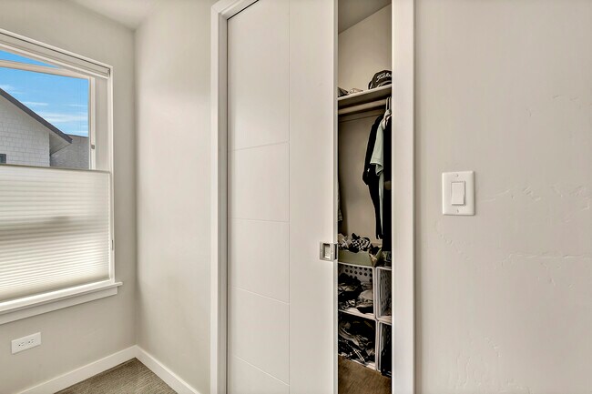 Building Photo - 3537 N Prospect Ln