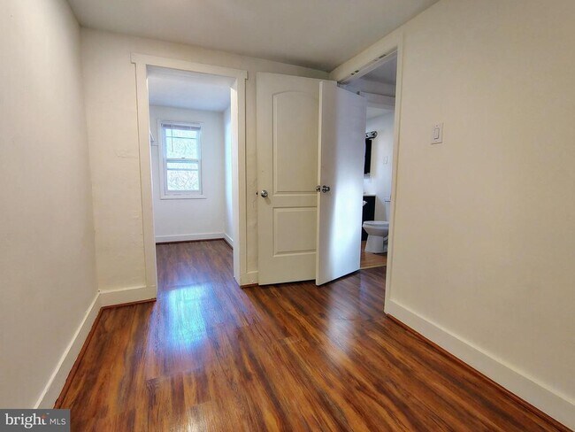 Building Photo - 110 Ice St