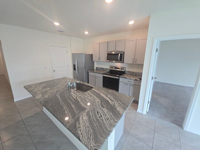 Building Photo - Gorgeous 3-Bedroom, 2-Bathroom Townhouse in Bradenton