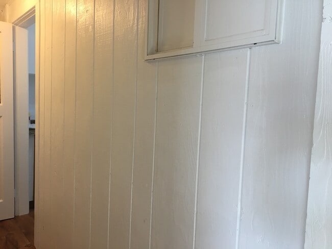 Building Photo - 7 minutes to Sky Lakes Medical Center and ...