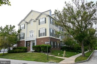 Building Photo - 1910 Cavalier Ln