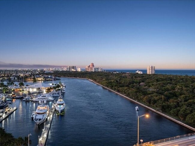 Building Photo - 2670 E Sunrise Blvd