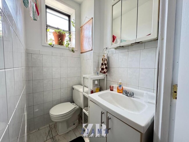 Building Photo - 2 bedroom in Brooklyn NY 11215