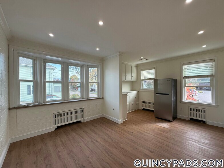 Building Photo - 522 Hancock St