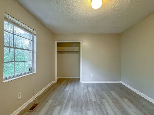 Building Photo - 1726 Hartsfield Rd