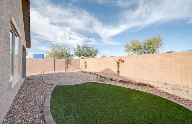 Building Photo - 1736 E Fontana Dr