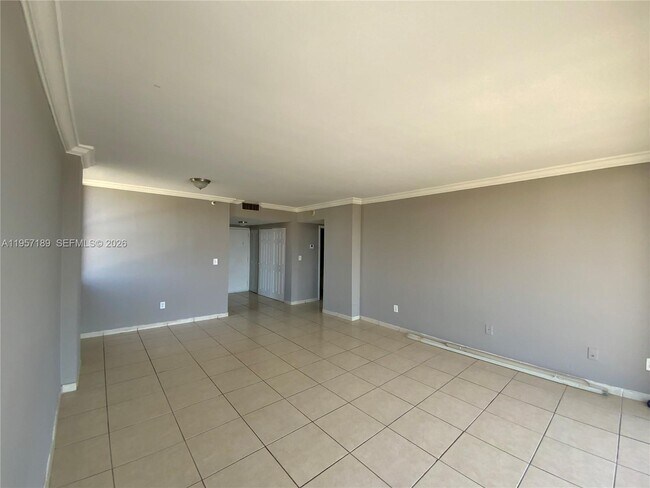 Building Photo - 1470 NE 123rd St