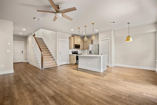 Building Photo - 13501 Metric Blvd