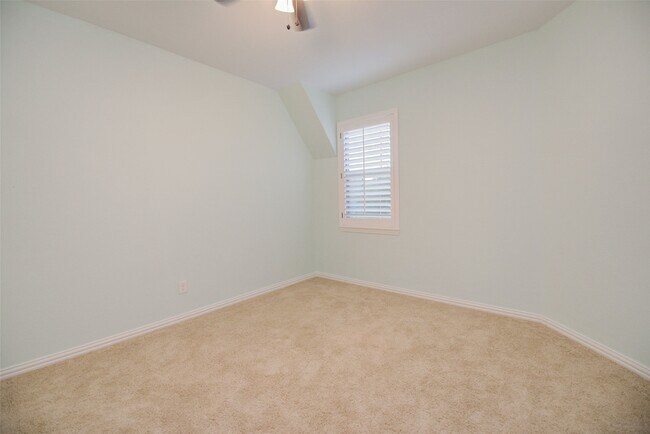 Building Photo - 158 N Almondell Way