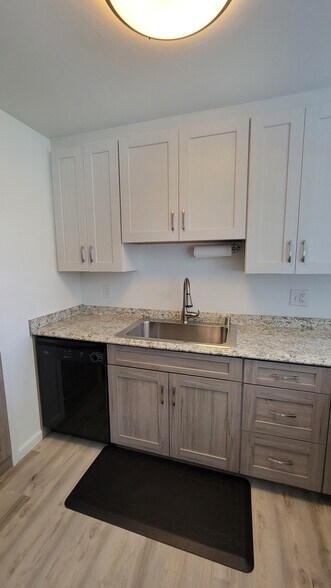 Kitchen - 1109 Wildrose Ct