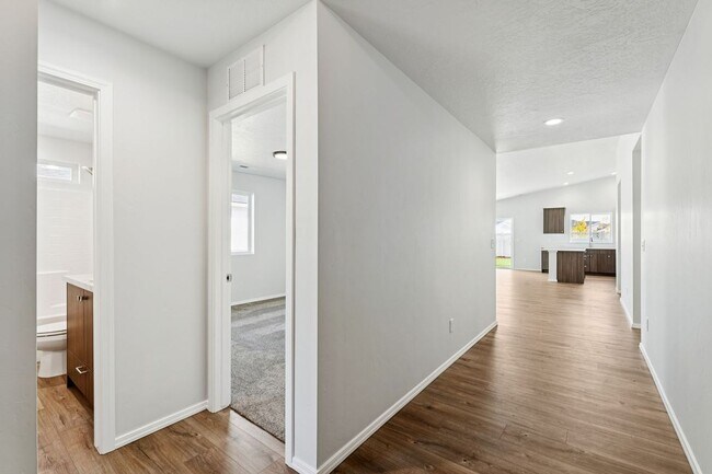 Building Photo - Brand New 4 Bed 2 Bath Home Located in Caldwell