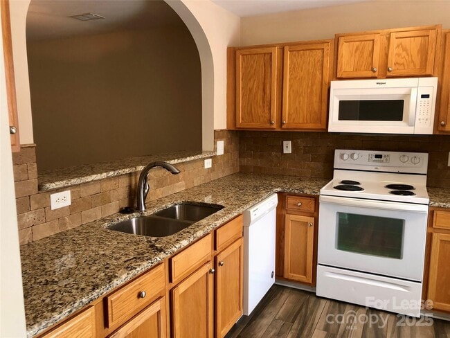 Building Photo - 7667 Bluff Point Ln