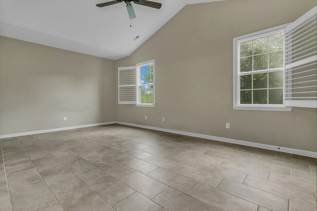 Building Photo - 4 Forestwood Rd