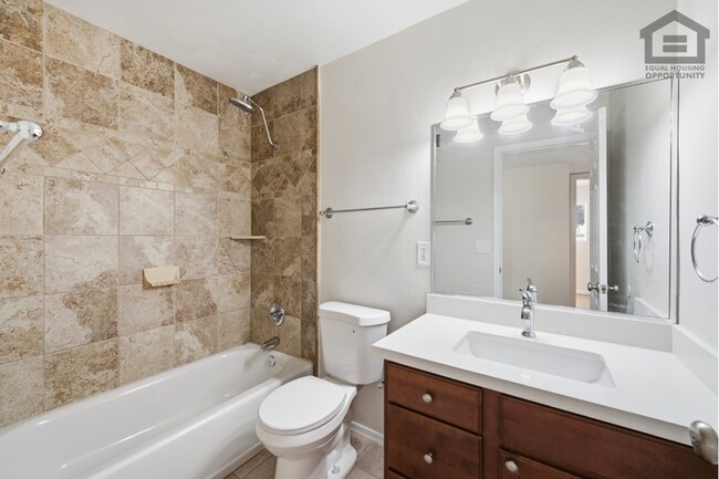 Building Photo - 4Bed/2Bath House at 35th Ave/Cactus! Ready for Immediate Move-In! -- NO HOA! FULLY REMODELED!