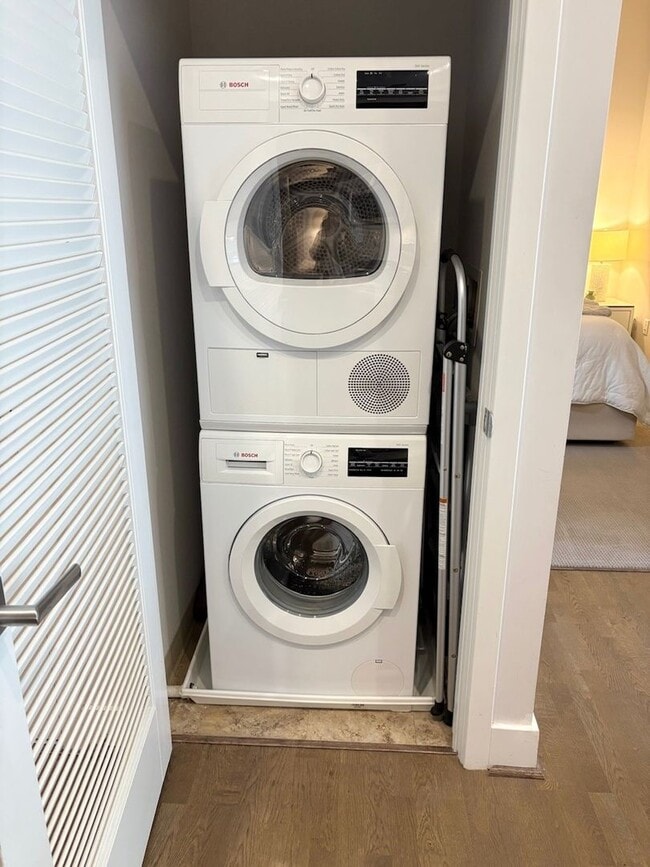 Building Photo - Southwest Water Front One Bedroom W/All Am...