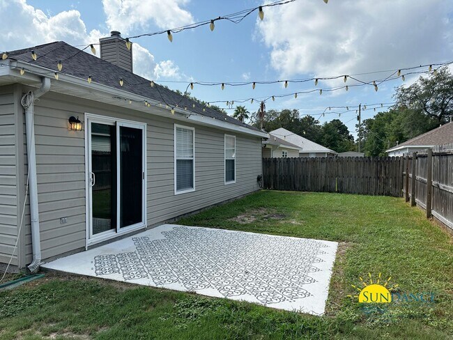 Building Photo - Adorable 3 Bedroom Home located  in Fort Walton Beach Home!