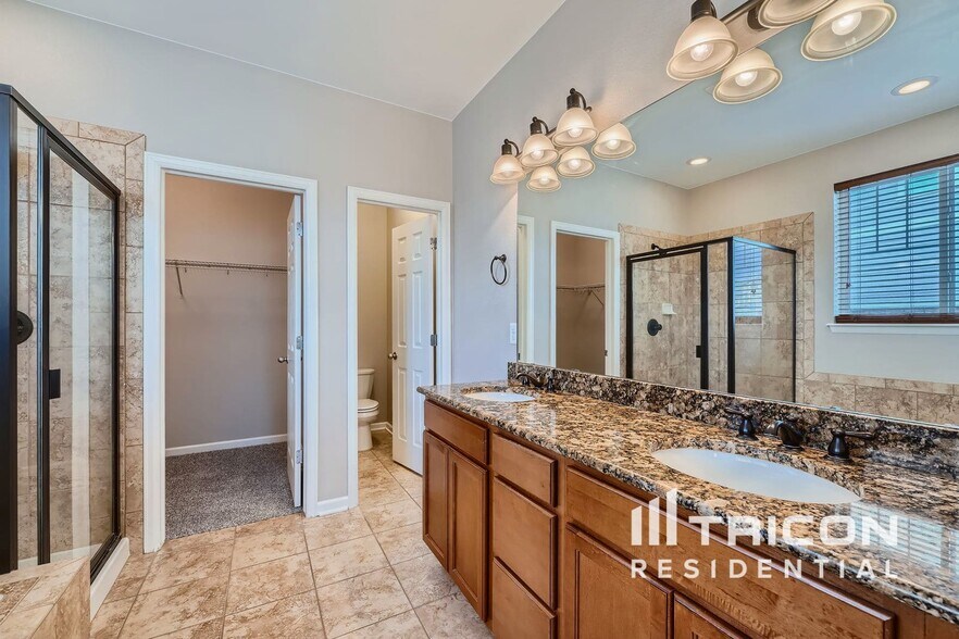 Building Photo - 26110 E Davies Dr