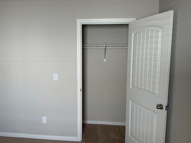 Building Photo - Chelsea Reserve  4 BR / 2.5 Ba / 2 family Room / 2 stories