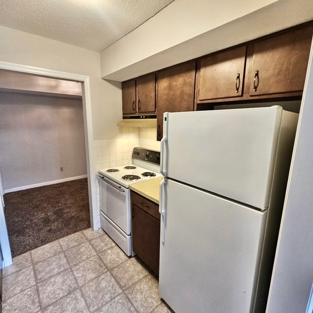 Building Photo - 906 E Harding Dr