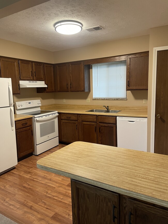 Building Photo - 6385 Catawba Dr