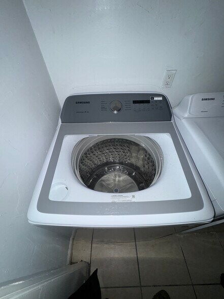 Building Photo - 1924 Nekoma Ct