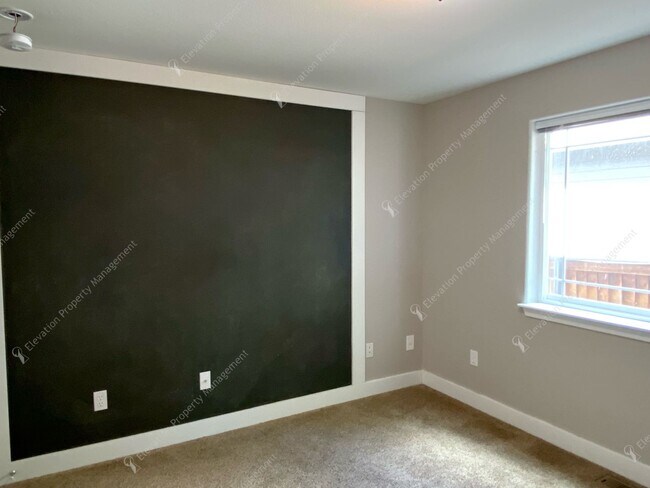 Building Photo - Updated Gem Near the River Trail – Minutes...