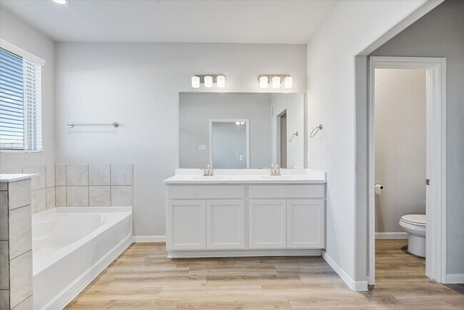 Building Photo - 10610 Scrub Oak Dr