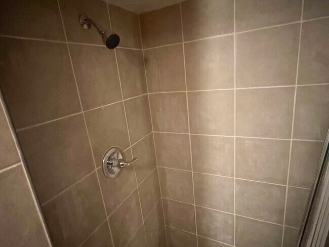 Building Photo - 1643 Stanbridge Ave