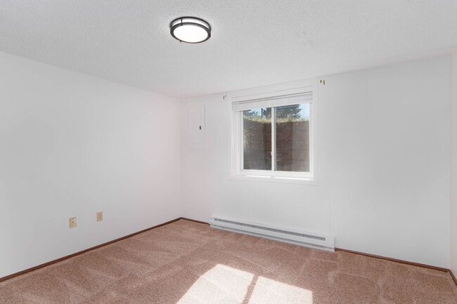Building Photo - Freshly Updated 2 Bed 1 Bath Spokane Valle...