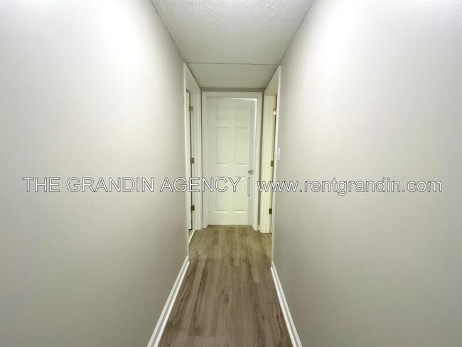 Building Photo - 8623 Plantation Rd