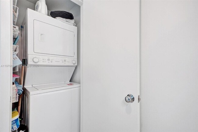 Building Photo - 3301 NE 1st Ave