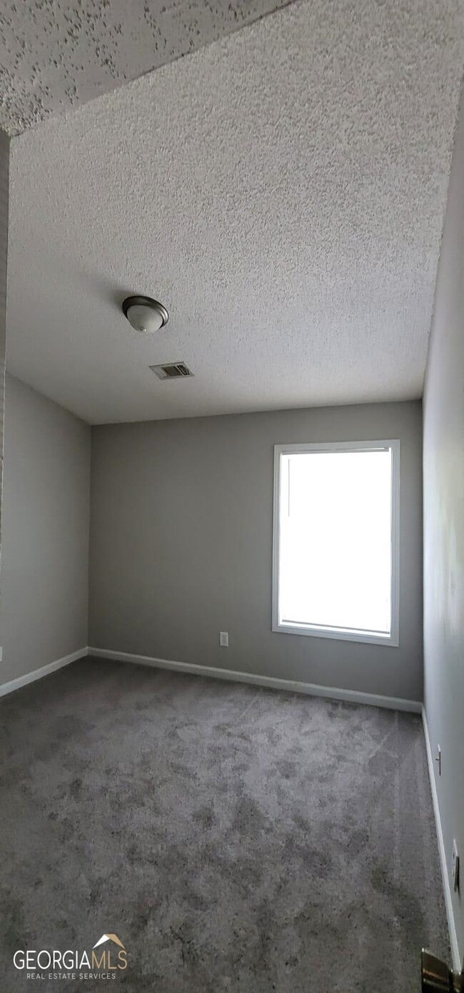 Building Photo - 8632 Thomas Rd
