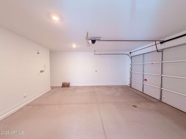 Building Photo - 10126 E Ulysses Ave