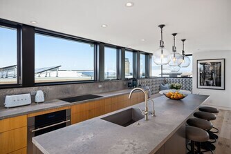 Building Photo - 124 15th Pl